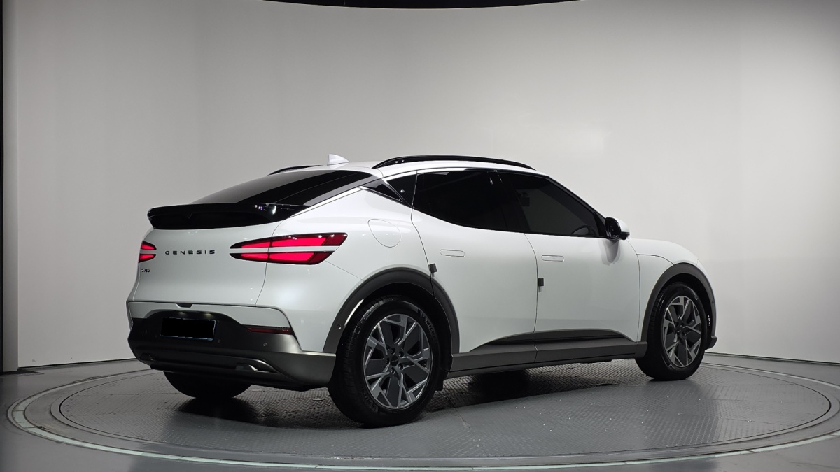 Genesis GV60, 2022 — фото 2 из 12