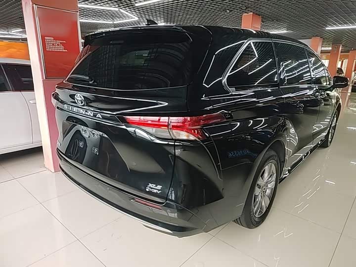 Toyota Sienna, 2025 — фото 7 из 9