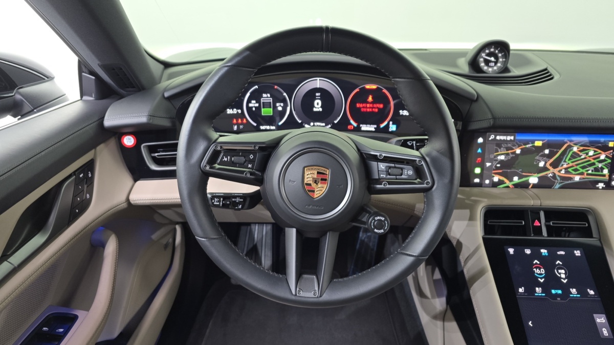 Porsche Taycan, 2024 — фото 12 из 12