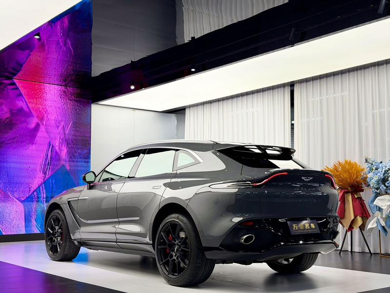 Aston Martin DBX, 2022 — фото 4 из 12