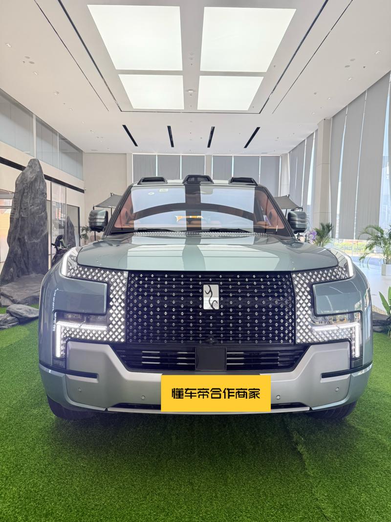 BYD Yangwang U8, 2023 — фото 2 из 12