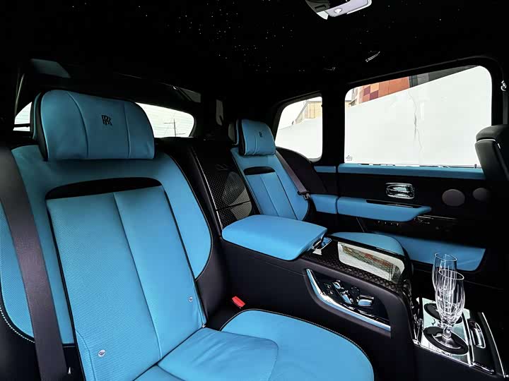 Rolls-Royce Cullinan, 2022 — фото 5 из 9