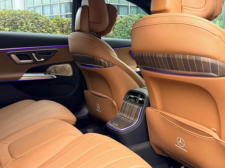 Mercedes-Benz E-Class, 2024 — фото 5 из 9