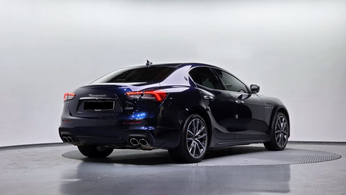 Maserati Ghibli, 2022 — фото 2 из 12