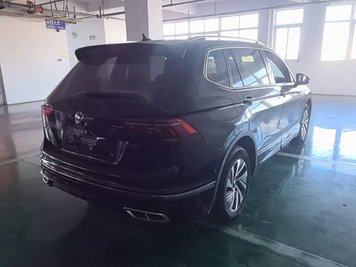 Volkswagen Tiguan L Hybrid, 2022 — фото 7 из 9