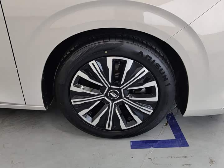 Wuling Starlight 730 Hybrid/EV, 2025 — фото 6 из 9