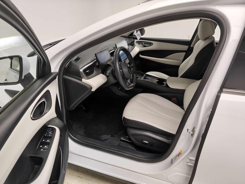BYD Seal 05 DM-i Hybrid, 2024 — фото 11 из 12
