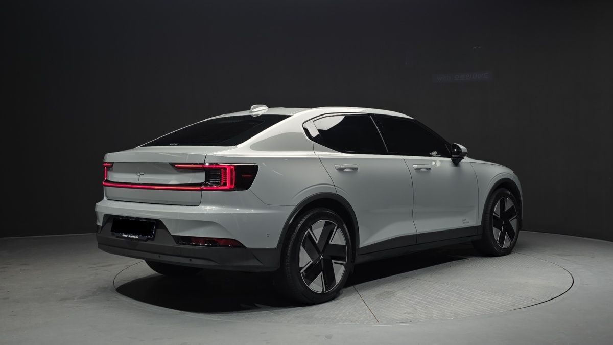 Polestar 2, 2025 — фото 2 из 12