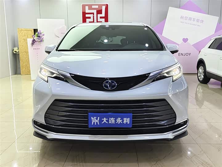Toyota Sienna, 2022 — фото 2 из 9