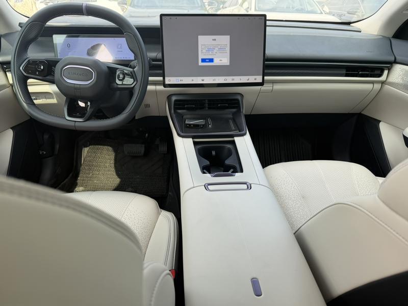 Lynk & Co 07 EM-P Hybrid, 2025 — фото 7 из 10