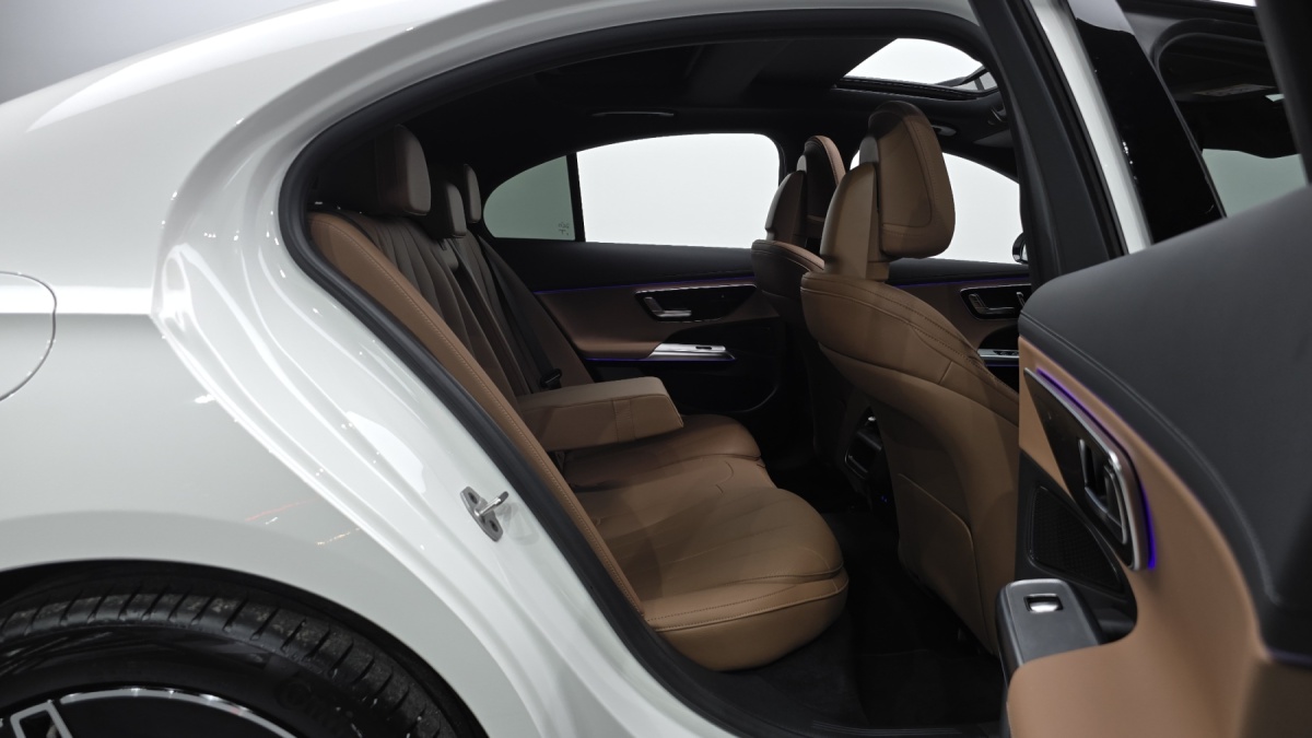 Mercedes-Benz E-Class, 2025 — фото 11 из 12