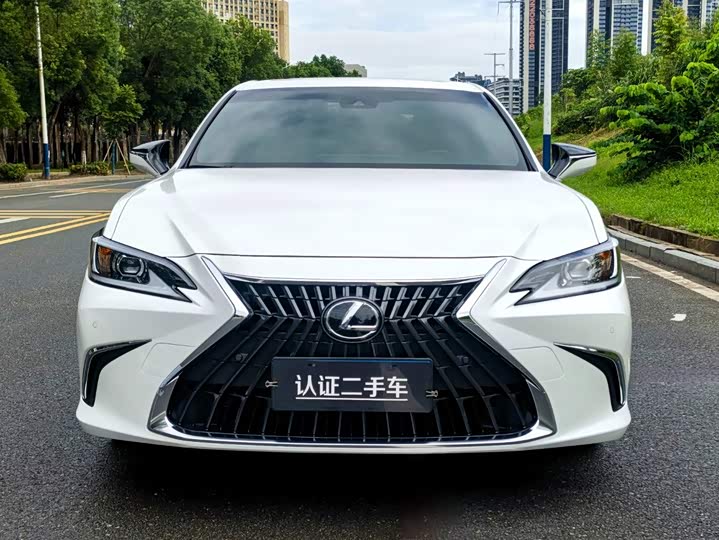 Lexus ES, 2023 — фото 2 из 9