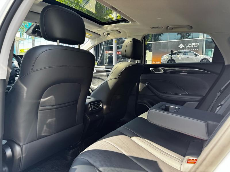 Geely Emgrand, 2025 — фото 6 из 12