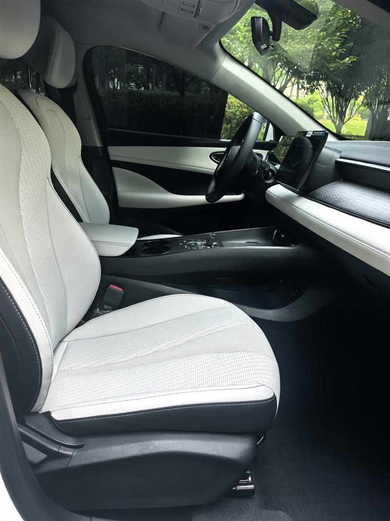 BYD Seal 05 DM-i Hybrid, 2025 — фото 8 из 10