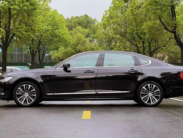 Volvo S90 Hybrid, 2023 — фото 8 из 12