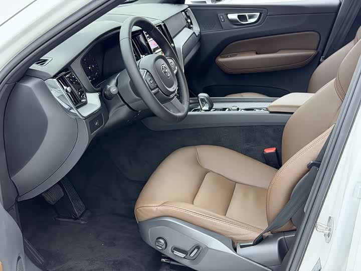 Volvo XC60, 2023 — фото 4 из 9