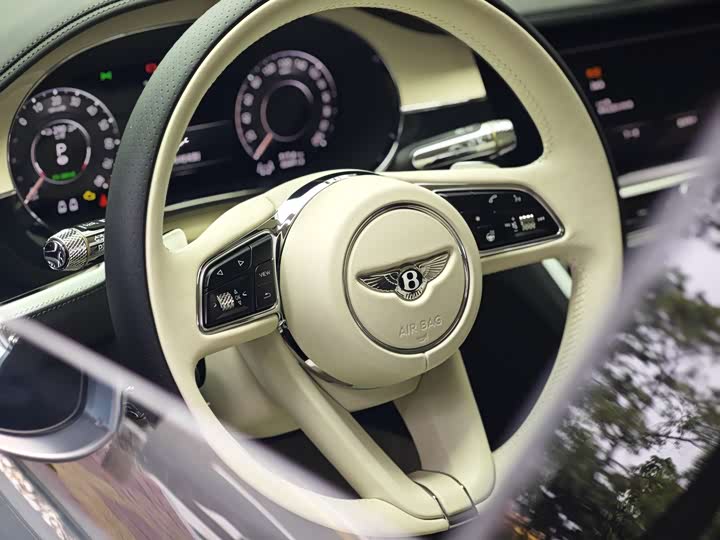 Bentley Flying Spur Hybrid, 2025 — фото 8 из 9
