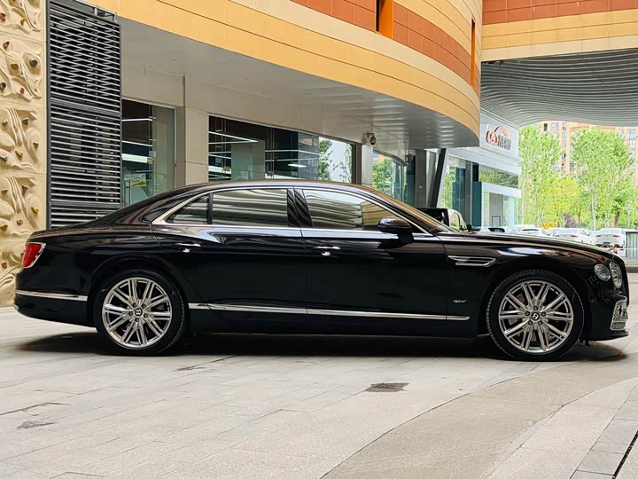 Bentley Flying Spur Hybrid, 2023 — фото 4 из 9