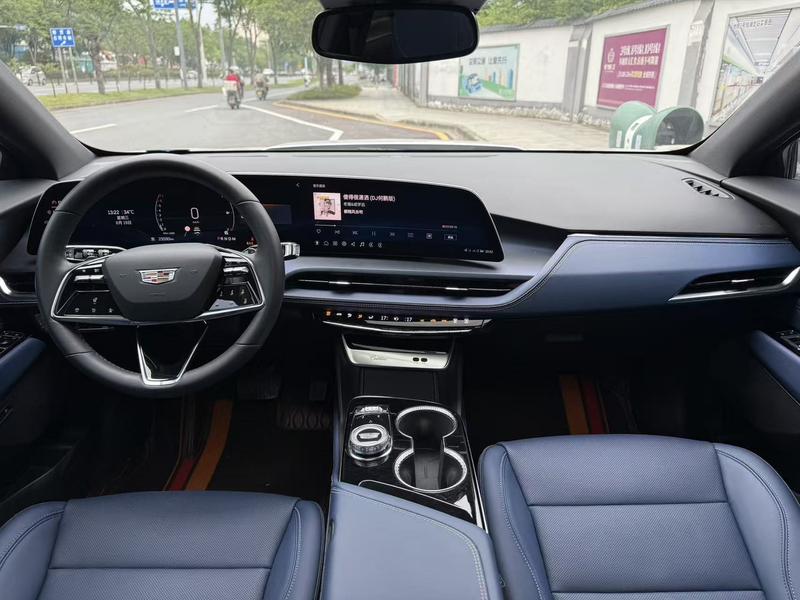 Cadillac GT4, 2023 — фото 6 из 10