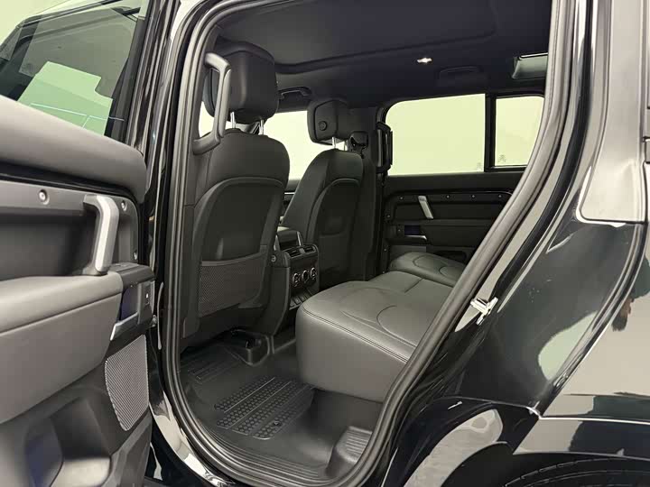 Land Rover Defender, 2022 — фото 7 из 9