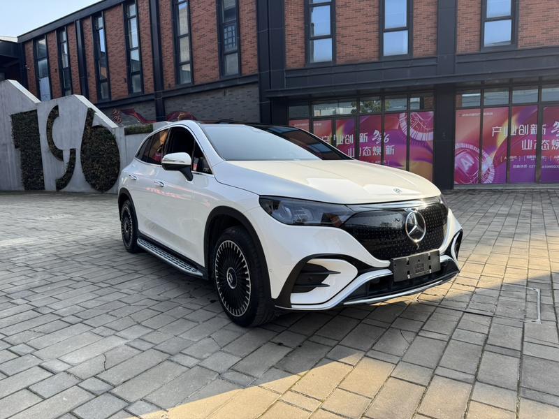 Mercedes-Benz EQE SUV, 2023 — фото 3 из 12