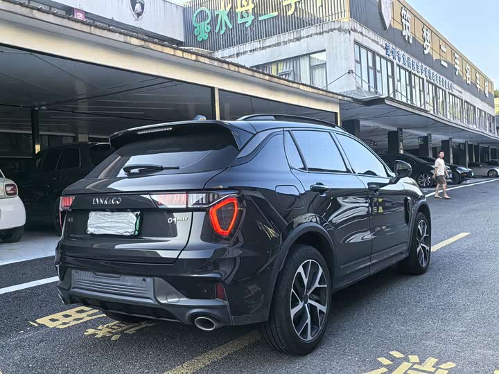 Lynk & Co 01 EM-P Hybrid, 2021 — фото 5 из 9