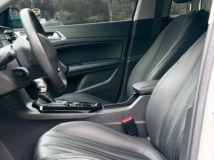 Peugeot 408, 2022 — фото 9 из 9