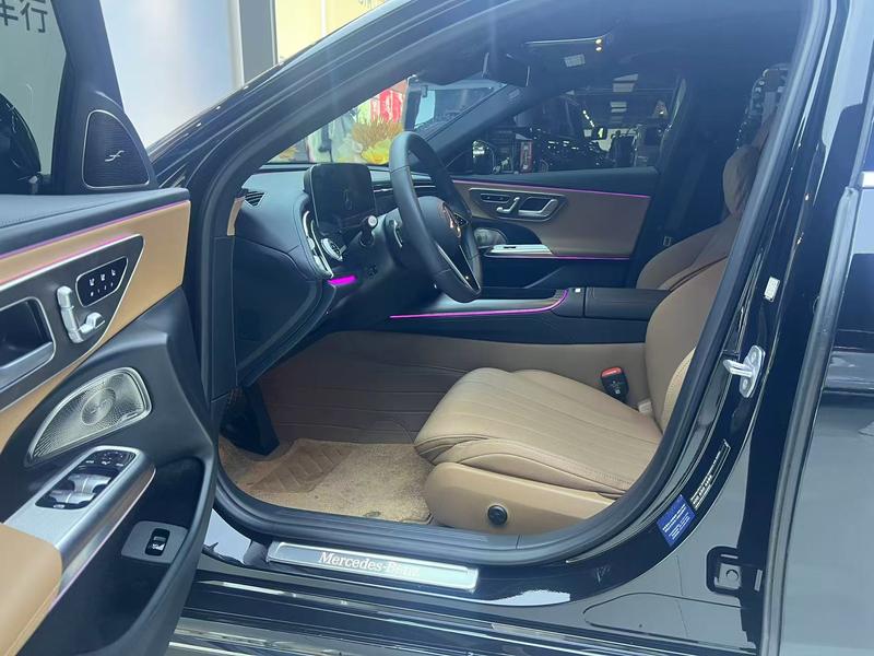Mercedes-Benz E-Class, 2025 — фото 10 из 12