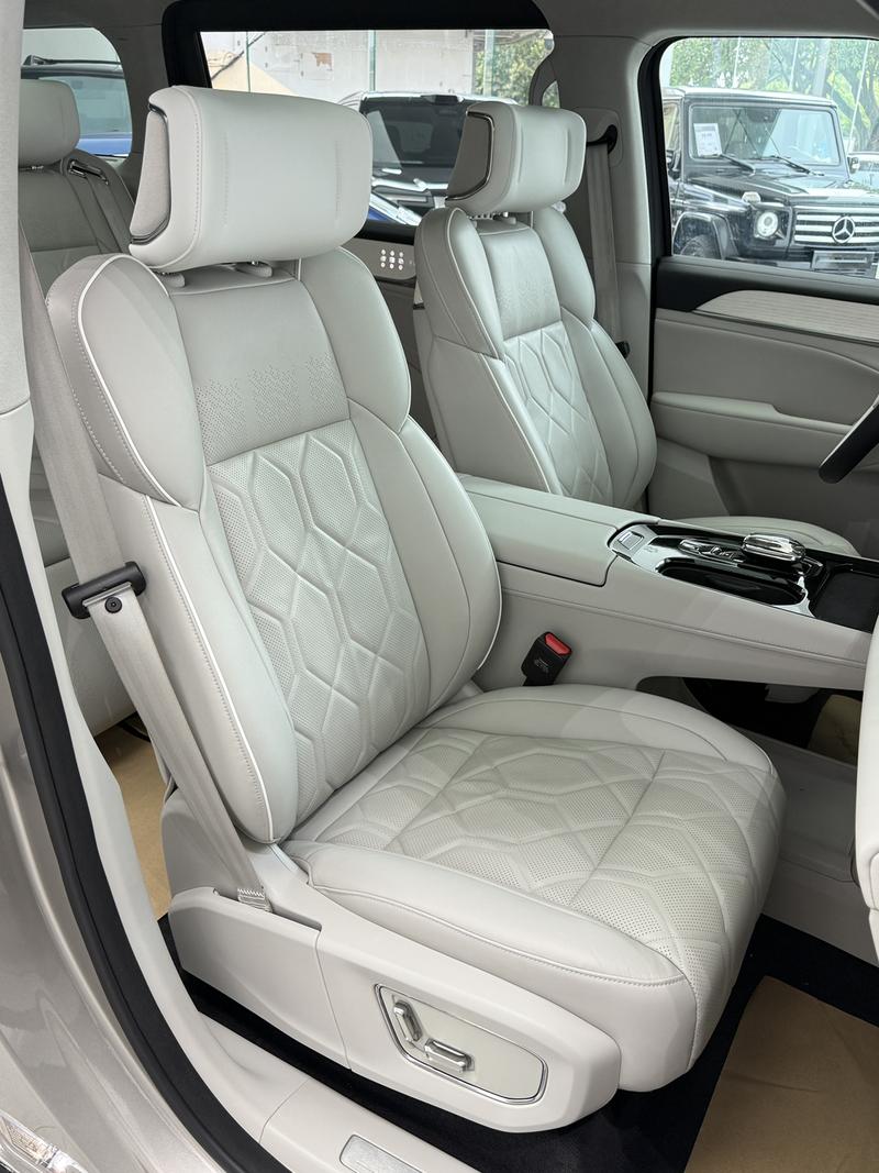 Volvo EM90, 2023 — фото 9 из 12