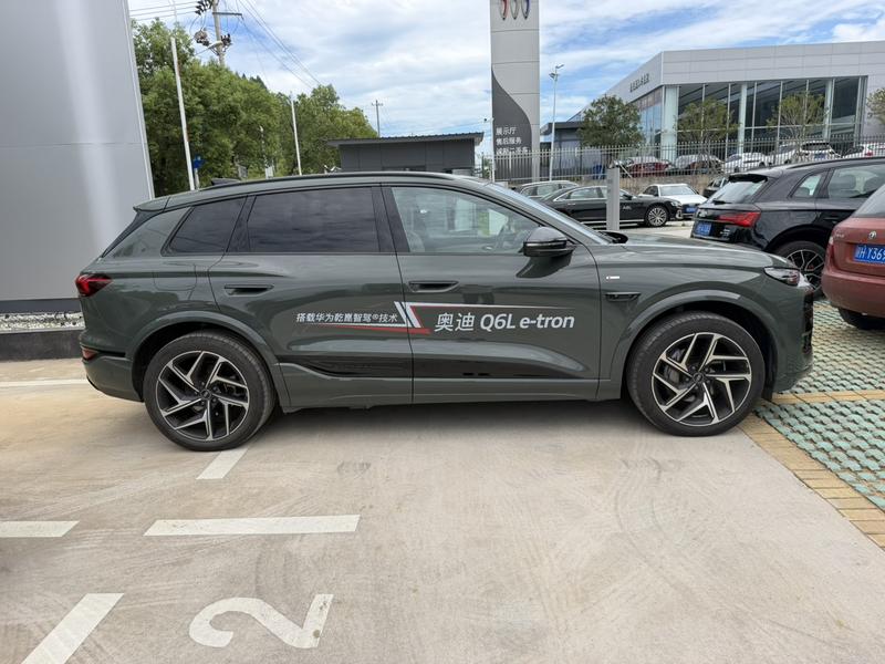 Audi Q6L e-tron, 2025 — фото 8 из 12