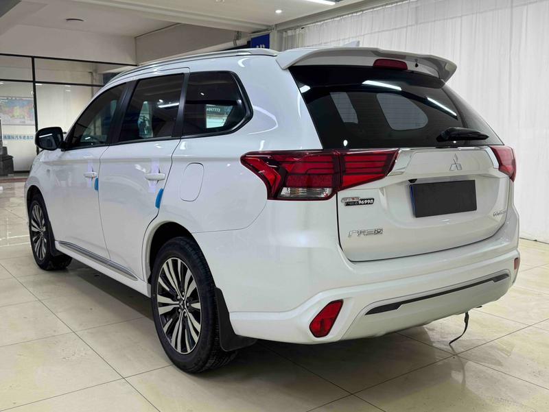 Mitsubishi Outlander, 2021 — фото 4 из 12