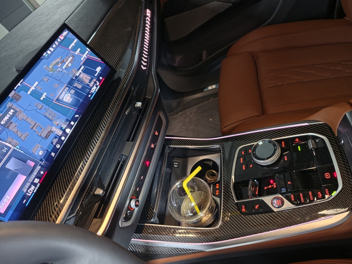BMW X7, 2025 — фото 8 из 9