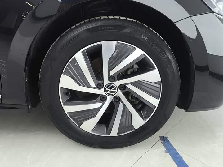 Volkswagen Passat Hybrid, 2023 — фото 6 из 9