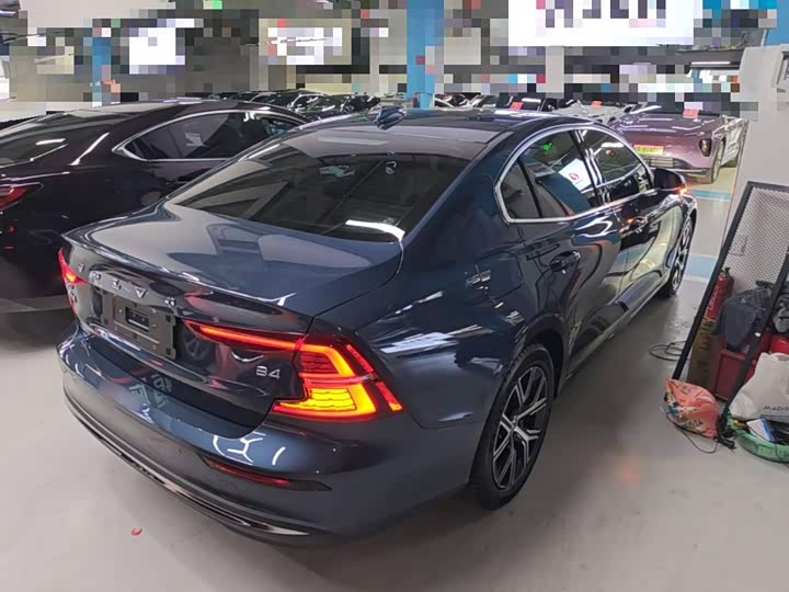 Volvo S60, 2024 — фото 7 из 9