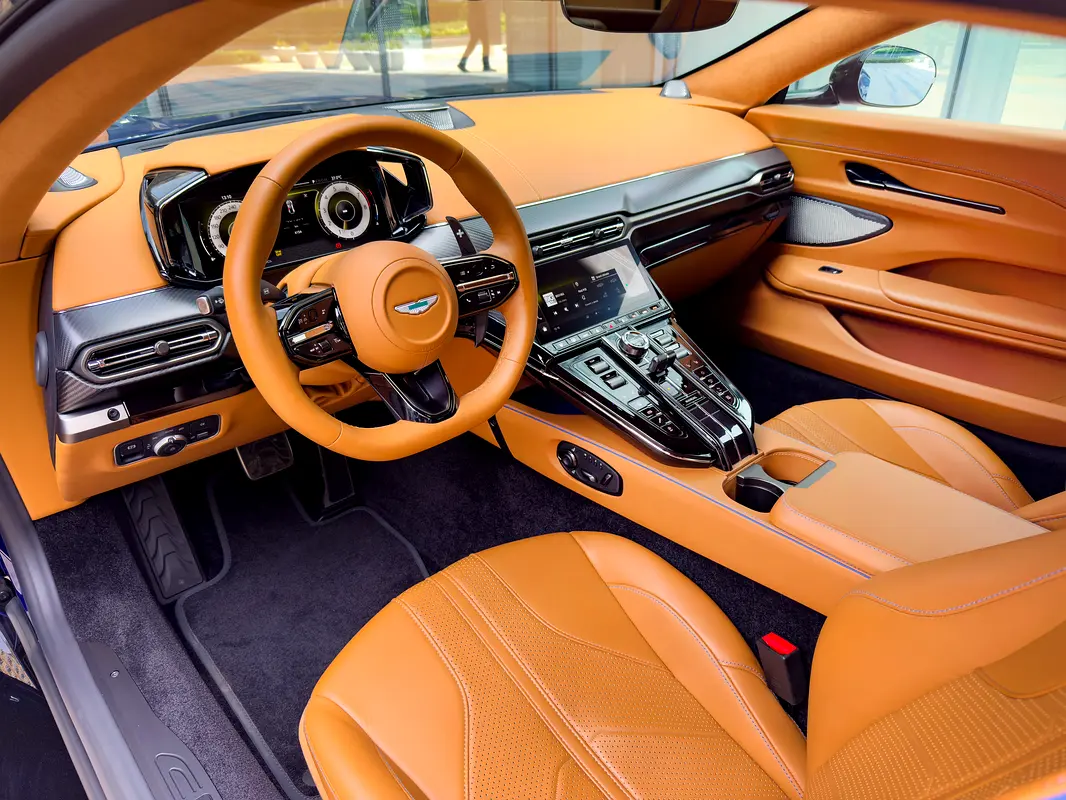 Aston Martin Vantage, 2025 — фото 9 из 10