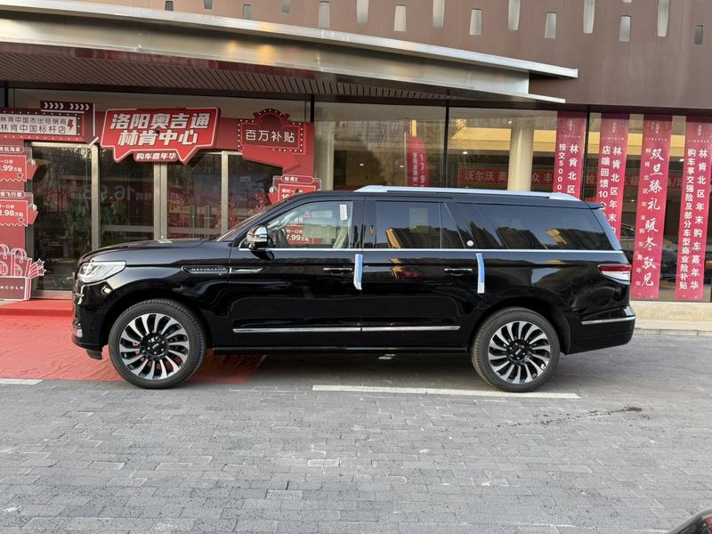 Lincoln Navigator, 2025 — фото 4 из 12