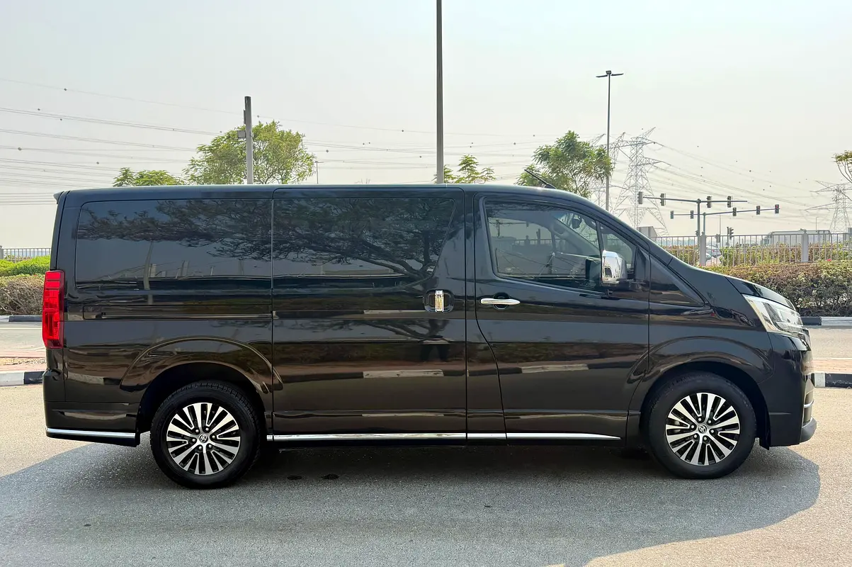 Toyota Granvia, 2023 — фото 7 из 10