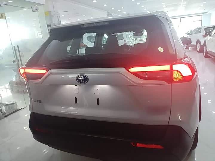 Toyota RAV4, 2023 — фото 6 из 9