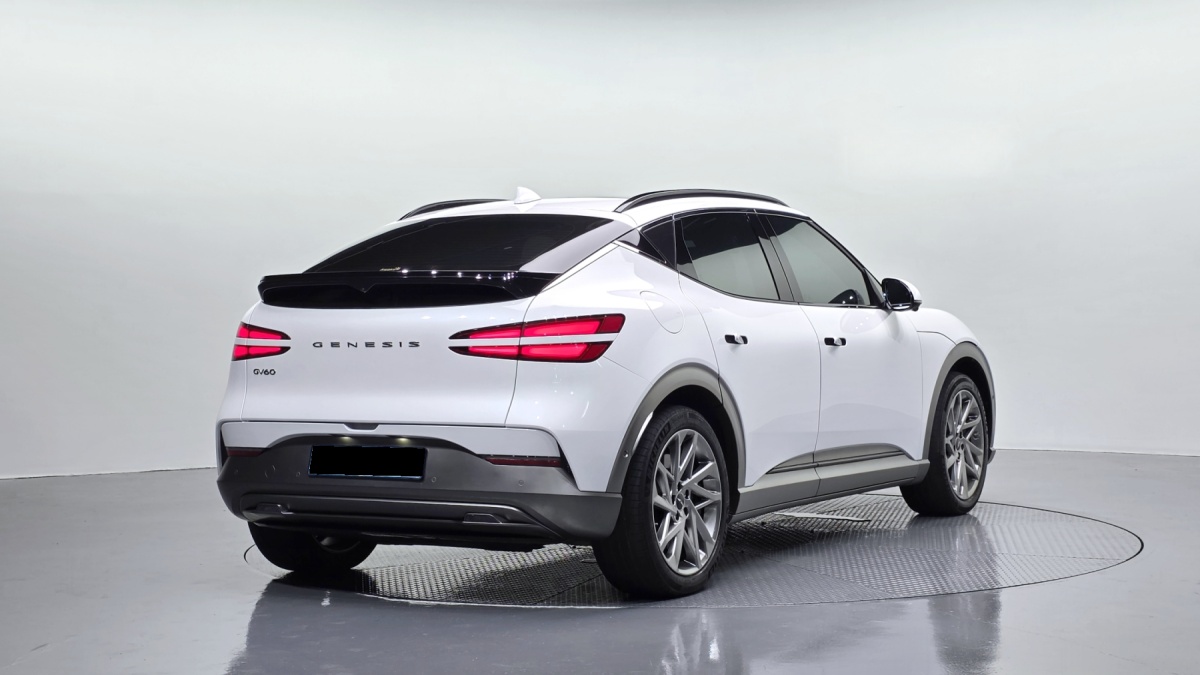 Genesis GV60, 2024 — фото 2 из 12