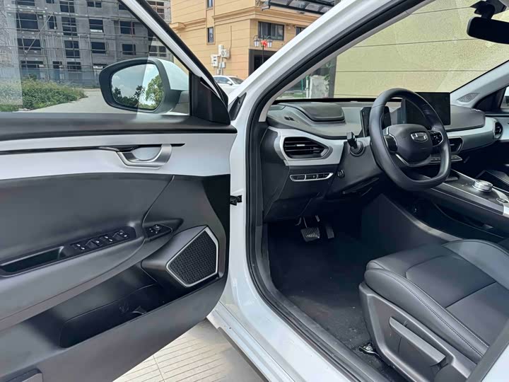 Geely Geometry A, 2023 — фото 3 из 9