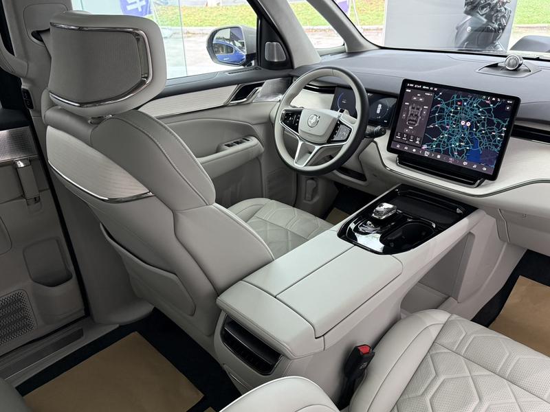 Volvo EM90, 2023 — фото 4 из 12