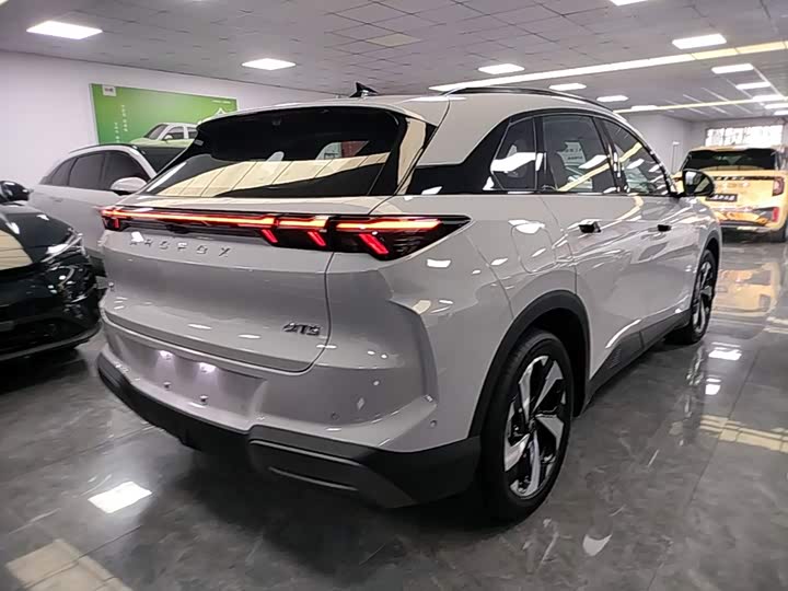 BAIC Arcfox Alpha T5, 2026 — фото 7 из 9