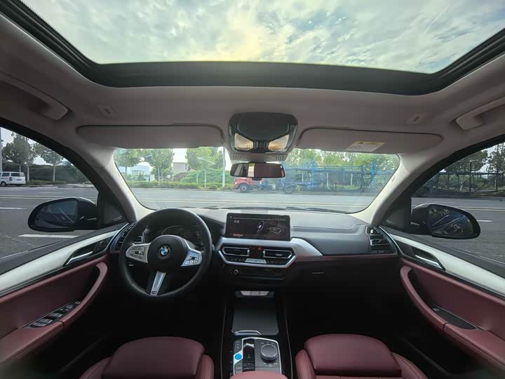 BMW iX3, 2024 — фото 6 из 9
