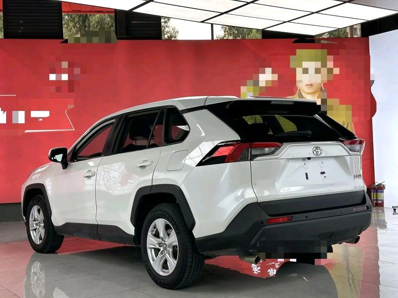 Toyota RAV4, 2023 — фото 4 из 10