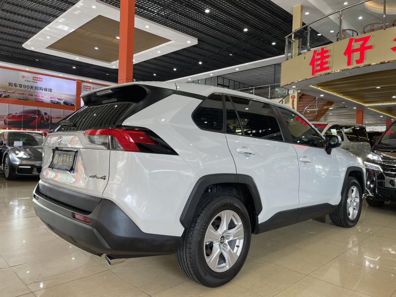 Toyota RAV4, 2023 — фото 6 из 12