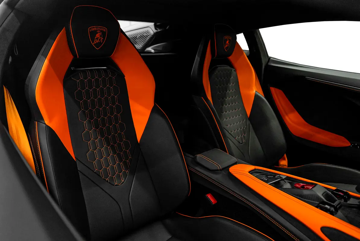 Lamborghini Revuelto, 2024 — фото 8 из 10