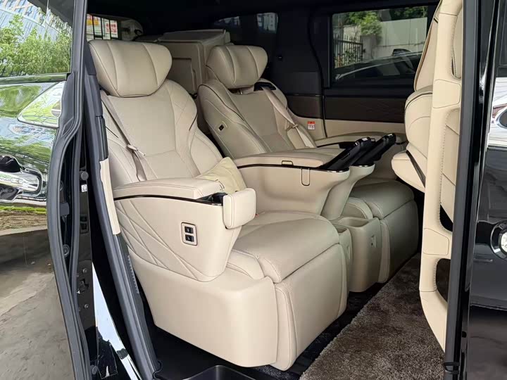 Toyota Vellfire, 2024 — фото 3 из 3