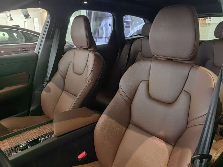 Volvo XC60, 2025 — фото 8 из 9
