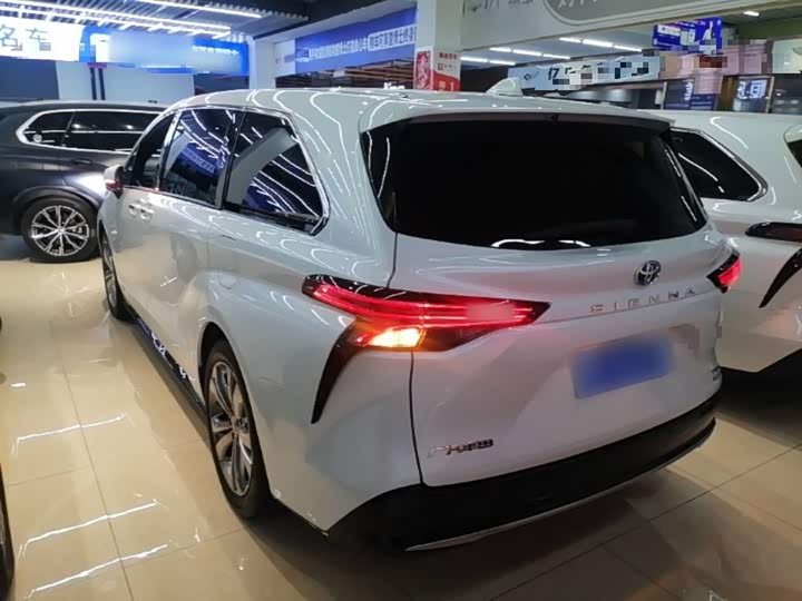 Toyota Sienna, 2023 — фото 5 из 9