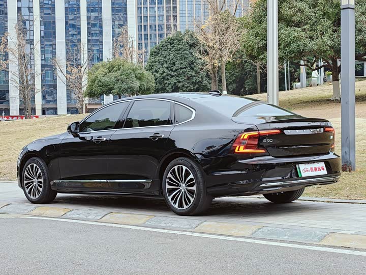Volvo S90 Hybrid, 2023 — фото 3 из 9